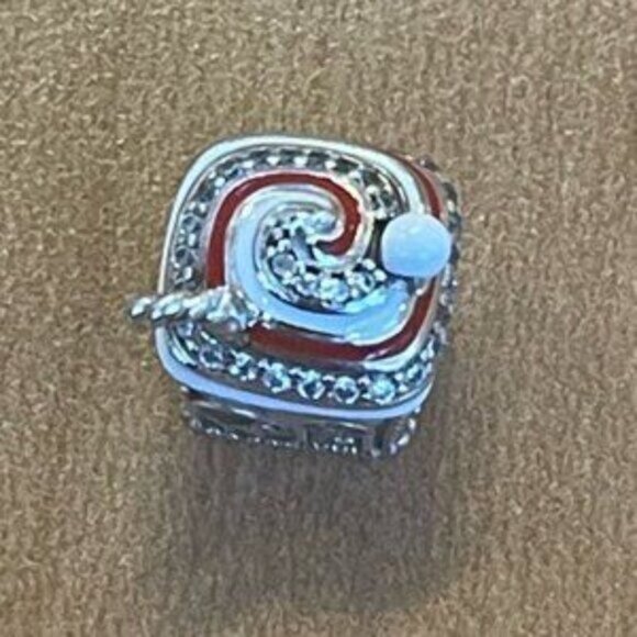 Authentic Pandora Festive Gingerbread House Charm - Picture 5 of 5